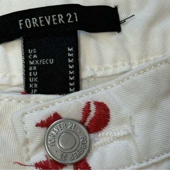 Holiday Style NWT Wide Leg Forever 21 Off White Pants with Red Bow Pattern - Picture 9 of 10